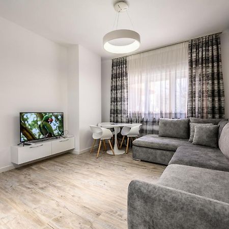 Miku Apartment-City Walk 1Bd Stylish Apartment Tiranë Eksteriør bilde